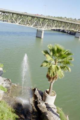 TEXAS MARBLE FALLS  FOUNTAIN.JPG